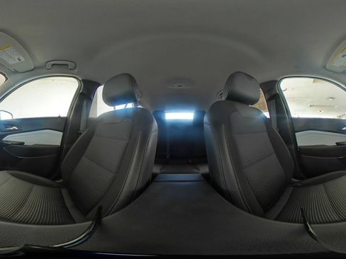 Used 2025 Chevrolet Trax LT FWD image 40