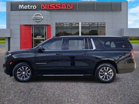 Used 2021 Chevrolet Suburban LT w/ LT Signature Package image 3