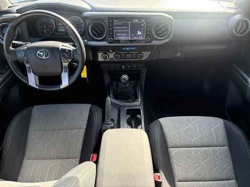 Used 2022 Toyota Tacoma TRD Off-Road AWD/4WD image 11