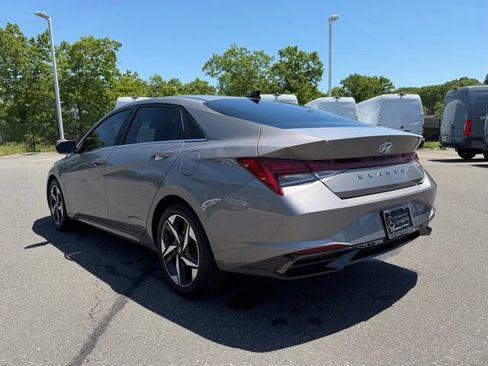 Used 2021 Hyundai Elantra SEL w/ Convenience + Premium Package FWD image 5