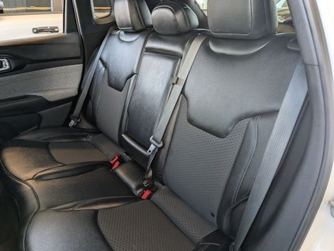 Used 2024 Jeep Compass Latitude AWD/4WD image 18