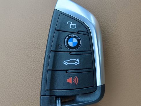 New 2026 BMW 330i Sedan w/ Premium Package image 30