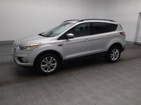 Used 2018 Ford Escape SE image 2