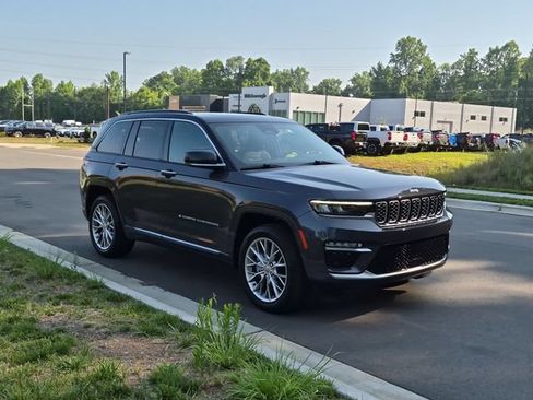 Used 2025 Jeep Grand Cherokee Summit AWD/4WD image 15