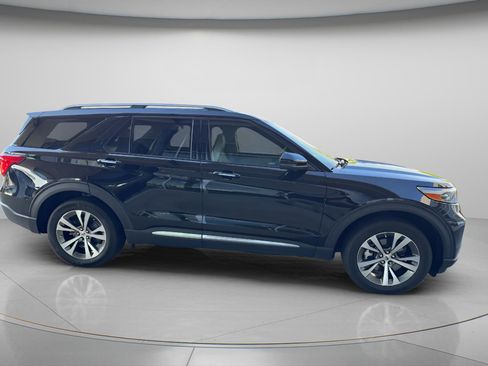 Used 2020 Ford Explorer Platinum w/ Premium Technology Package image 12