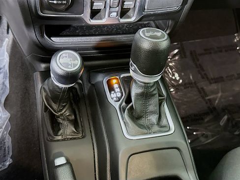 Used 2022 Jeep Wrangler Unlimited Sport AWD/4WD image 11