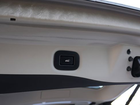 Used 2018 Nissan Rogue SL FWD image 18