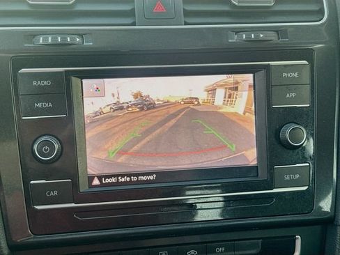 Used 2019 Volkswagen Golf S FWD image 13