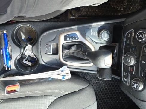 Used 2017 Jeep Cherokee Latitude w/ Cold Weather Group image 8