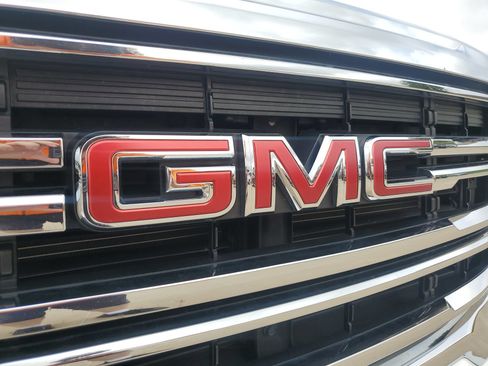 Used 2023 GMC Acadia SLT FWD image 36