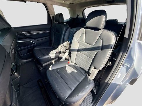 Used 2024 Kia Telluride SX Prestige w/ Towing Package image 19