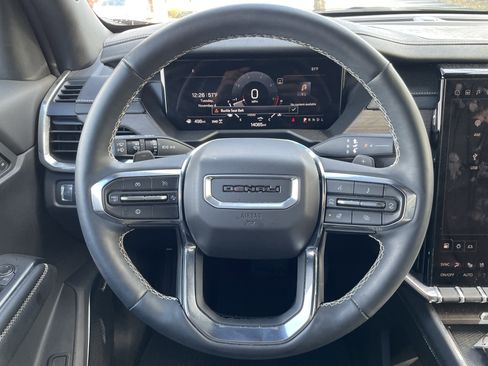 Used 2024 GMC Acadia Denali image 16