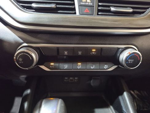 Used 2024 Nissan Altima 2.5 SV FWD image 16