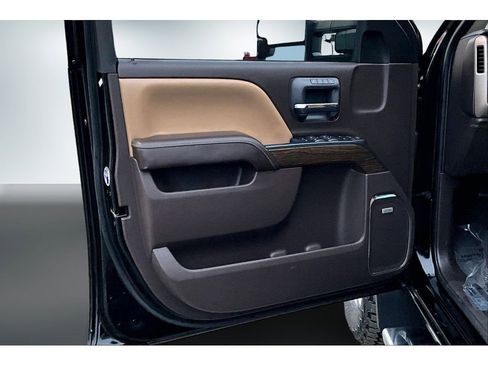 Used 2017 GMC Sierra 3500 Denali w/ Duramax Plus Package image 21