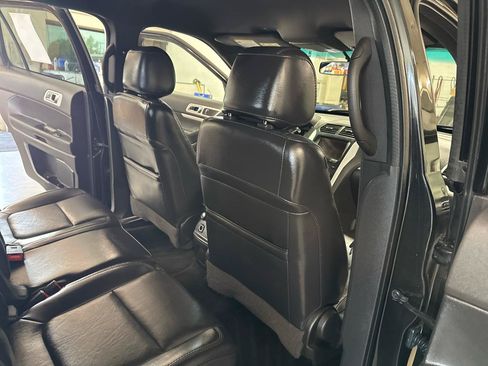 Used 2015 Ford Explorer XLT w/ Equipment Group 202B AWD/4WD image 47