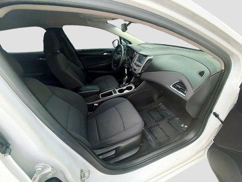 Used 2018 Chevrolet Cruze LS image 30