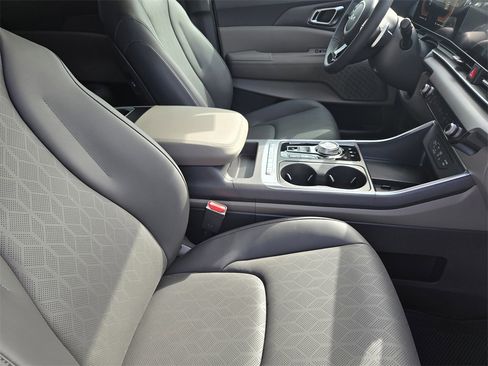 New 2026 Kia Carnival EX image 11