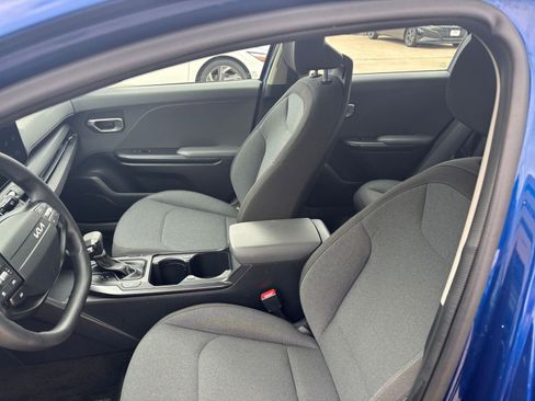 Used 2025 Kia K4 LXS image 25