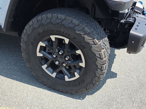 Used 2024 Jeep Wrangler Unlimited Rubicon 4xe AWD/4WD image 5