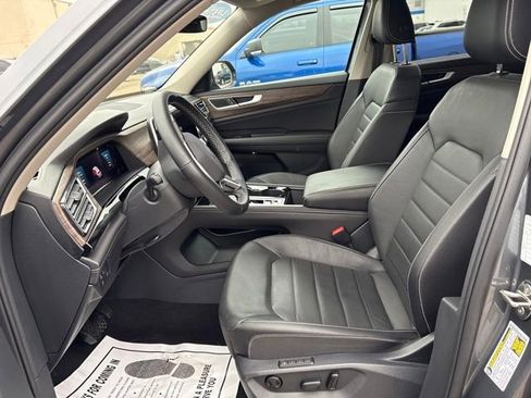 Used 2025 Volkswagen Atlas SEL image 8