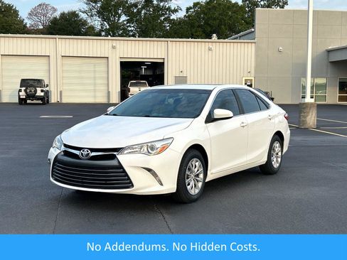 Used 2017 Toyota Camry LE FWD image 1