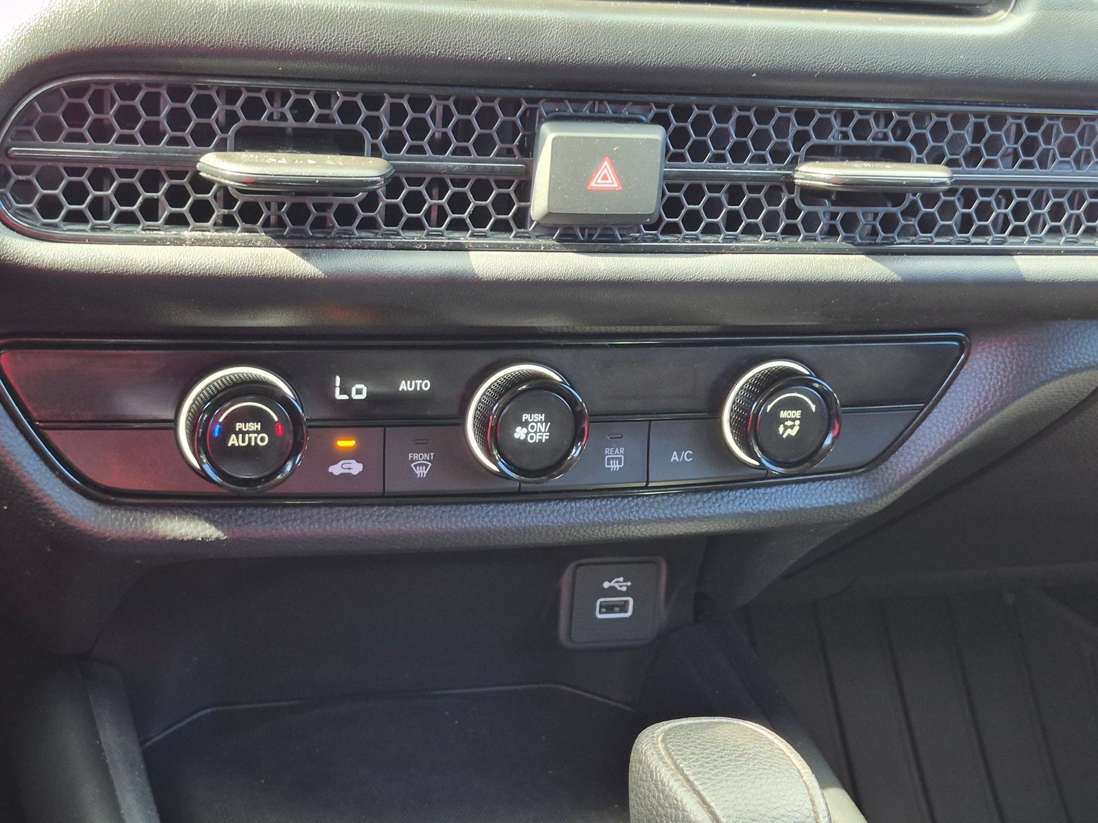 Used 2025 Honda HR-V LX image 24