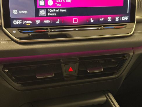 New 2026 Volkswagen Tiguan SE R-Line image 19