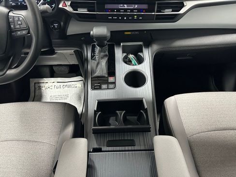 Used 2026 Toyota Sienna LE image 40