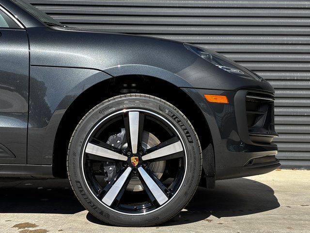 Certified 2026 Porsche Macan AWD/4WD image 11