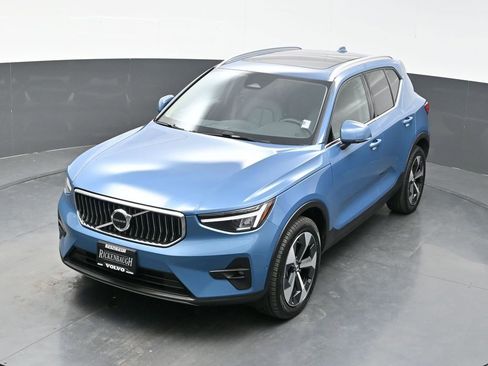 Used 2025 Volvo XC40 B5 Plus image 25