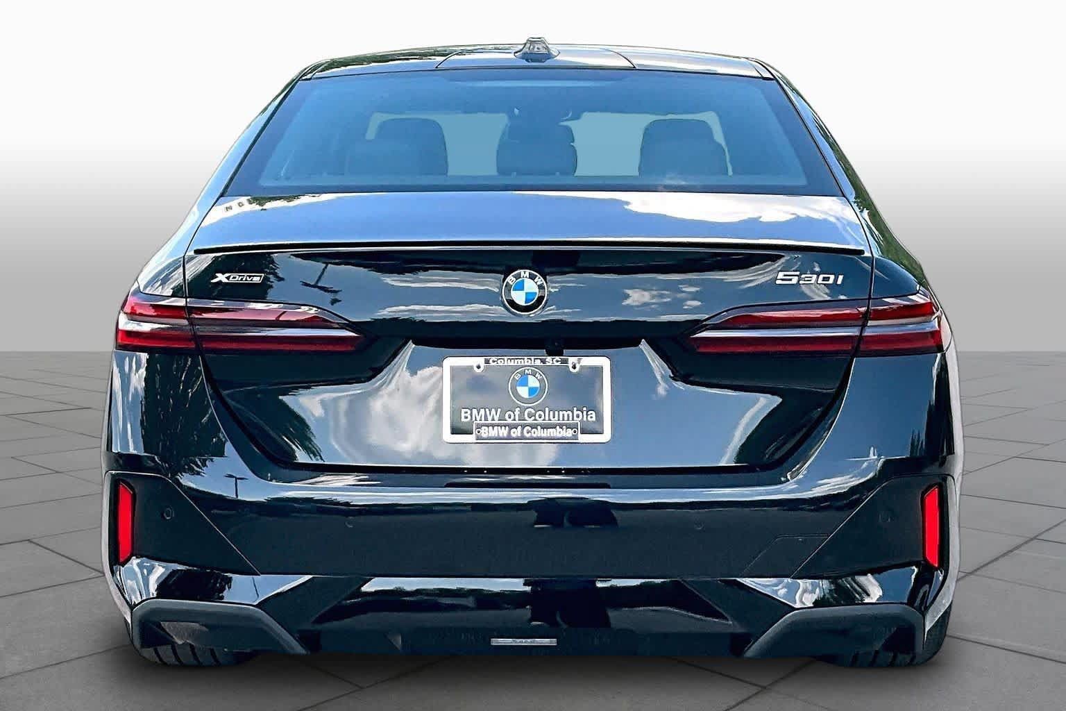 Used 2026 BMW 530i xDrive w/ M Sport Package AWD/4WD image 4