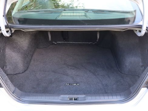 Used 2018 Nissan Altima 2.5 SL FWD image 14