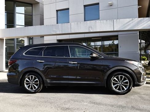 Used 2018 Hyundai Santa Fe SE w/ SE Premium Package 02 FWD image 4