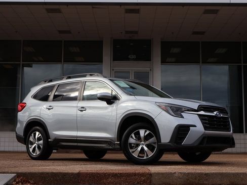 Used 2024 Subaru Ascent Premium w/ Convenience Package image 2