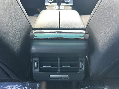 Used 2021 Land Rover Range Rover Evoque R-Dynamic SE image 17