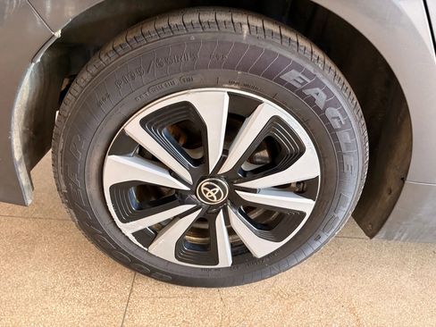 Used 2017 Toyota Prius Prime Premium image 40