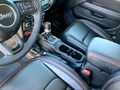 Used 2025 Jeep Wrangler Unlimited Rubicon AWD/4WD image 15