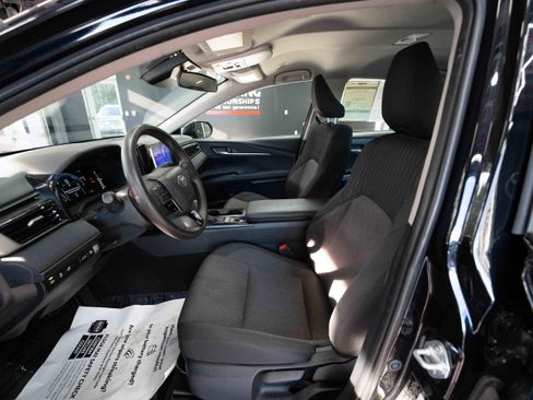 Used 2025 Toyota Camry LE image 9