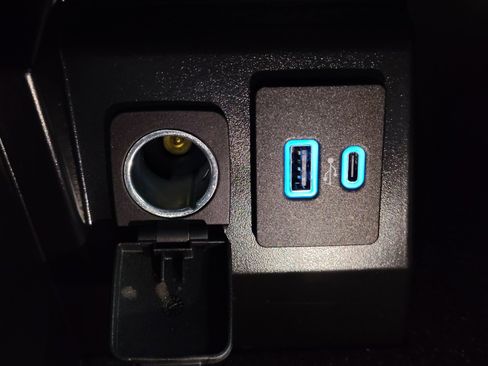 Used 2024 Ford Explorer XLT w/ Equipment Group 202A image 22