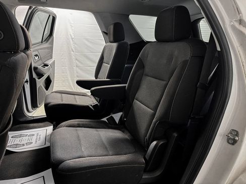 Used 2019 Chevrolet Traverse LT FWD image 10