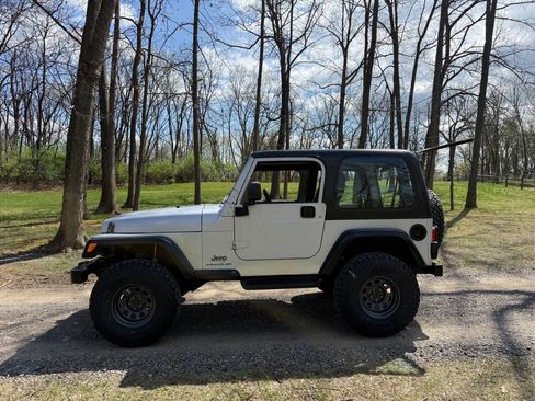 Used 2003 Jeep Wrangler SE image 3