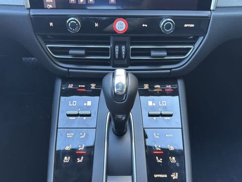 Used 2026 Porsche Macan image 14