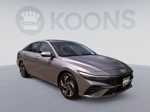 Used 2024 Hyundai Elantra Limited FWD image 2
