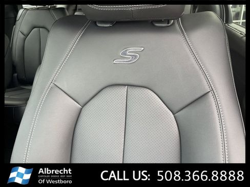 New 2026 Chrysler Pacifica Select AWD/4WD image 24