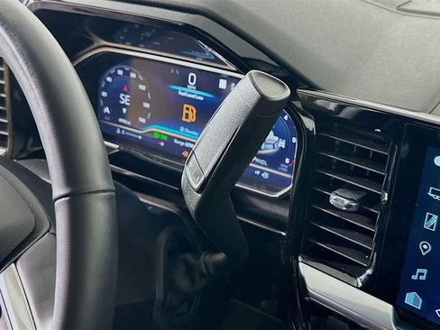 Used 2023 Chevrolet Silverado 1500 LT image 24