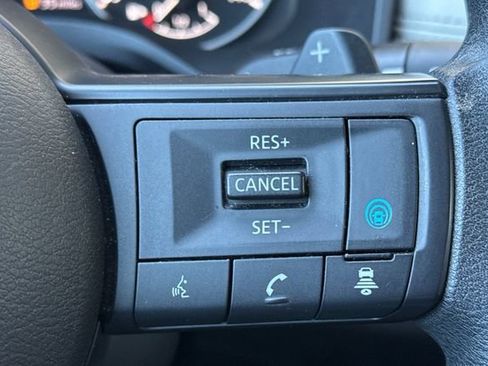 Used 2024 Nissan Rogue SV FWD image 39