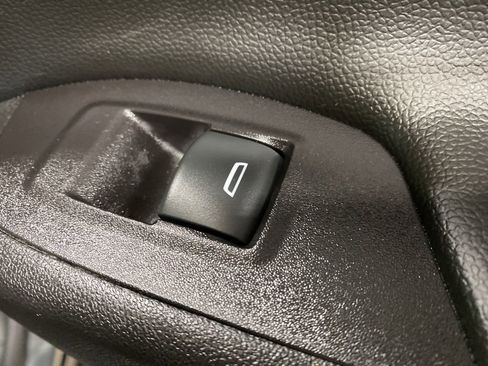 Used 2020 Chevrolet Equinox Premier image 16