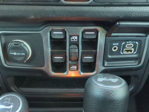 Used 2024 Jeep Wrangler Sport S image 31