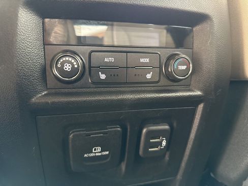 Used 2023 Chevrolet Traverse Premier image 21