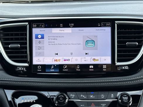 New 2025 Chrysler Pacifica Select image 16